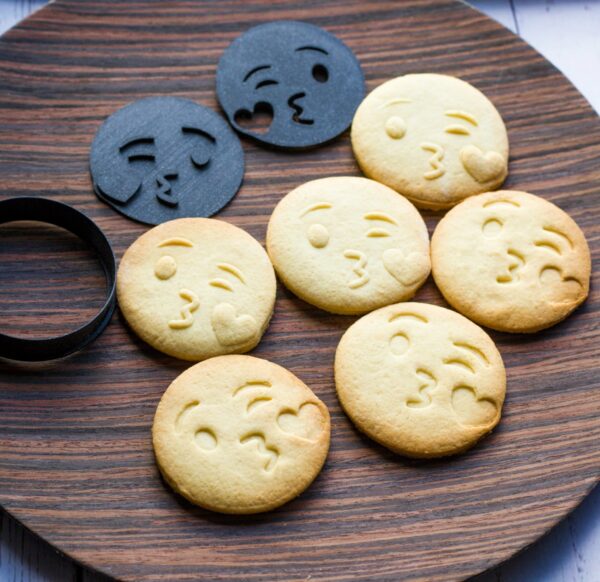Kiss Emoji Embosser Cookie Cutter - Dolce3D